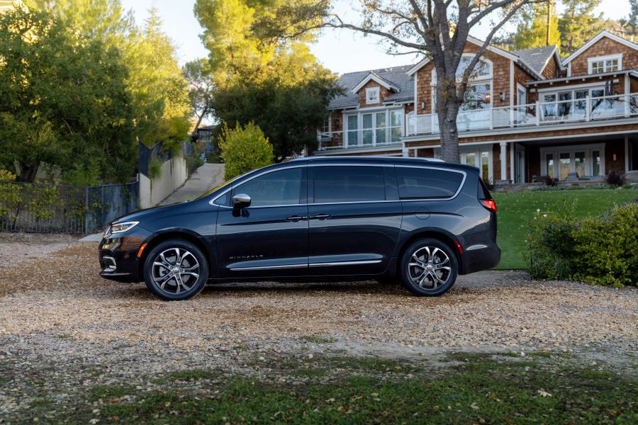  Chrysler Pacifica Pinnacle AWD (RU) 2020 года  (фото 3 из 82)